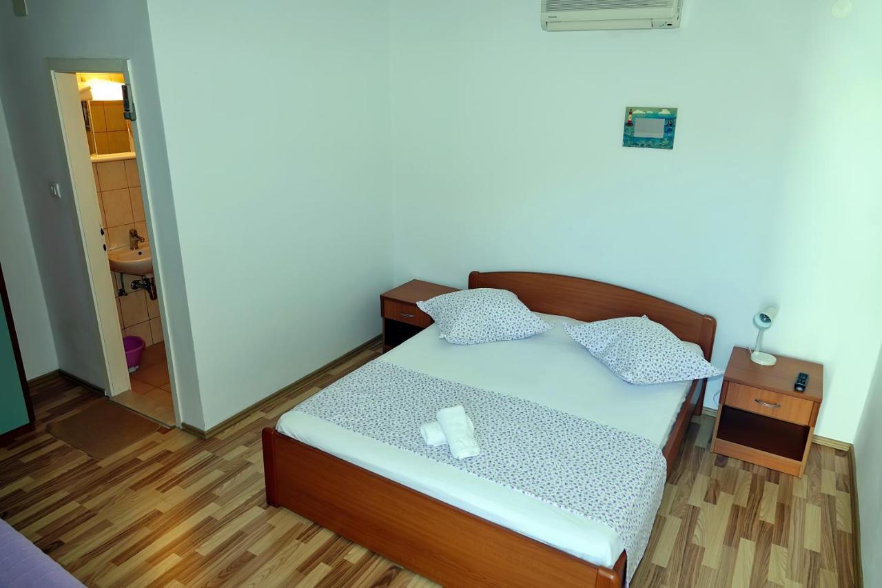 Roza Lägenhet Baška Voda Exteriör bild