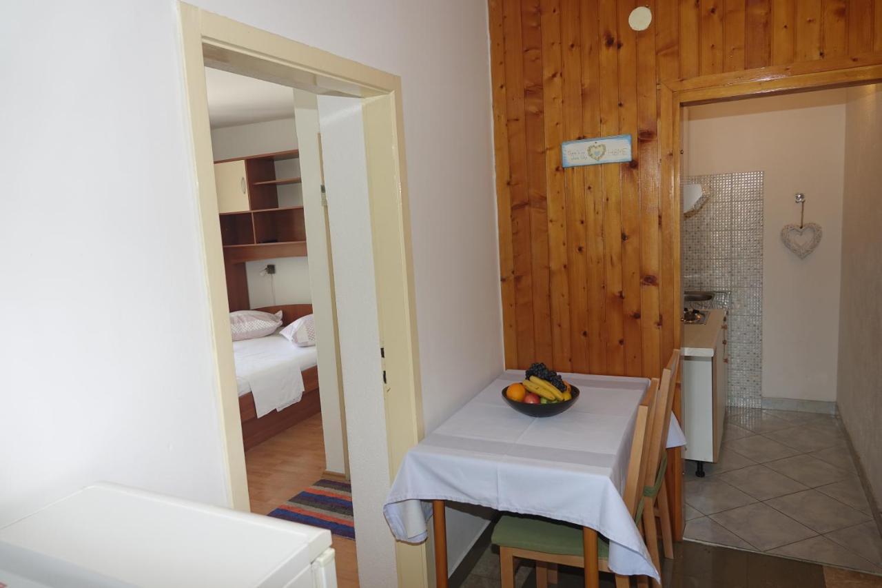 Roza Lägenhet Baška Voda Exteriör bild